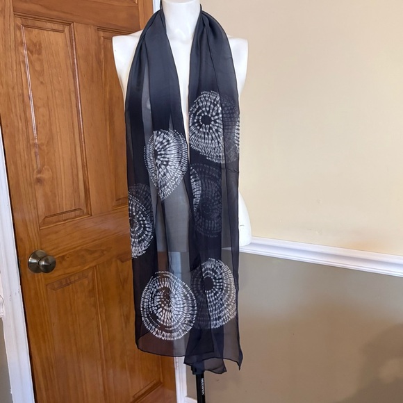 Chic Black and Gray Silk Patterned Scarf - Picture 3 of 3